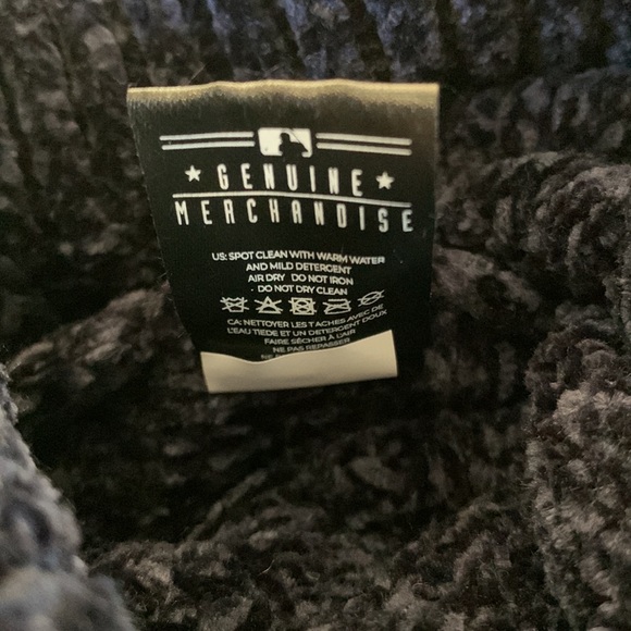 NY ‘47 Brand Women's Chenille Beanie Hat New York Yankees Pom Poof Ball NEW - Picture 6 of 11